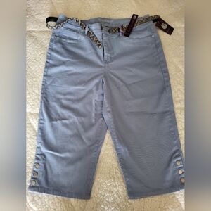 Women's Gloria Vanderbilt Skimmer/Capris. Size 12 Light blue